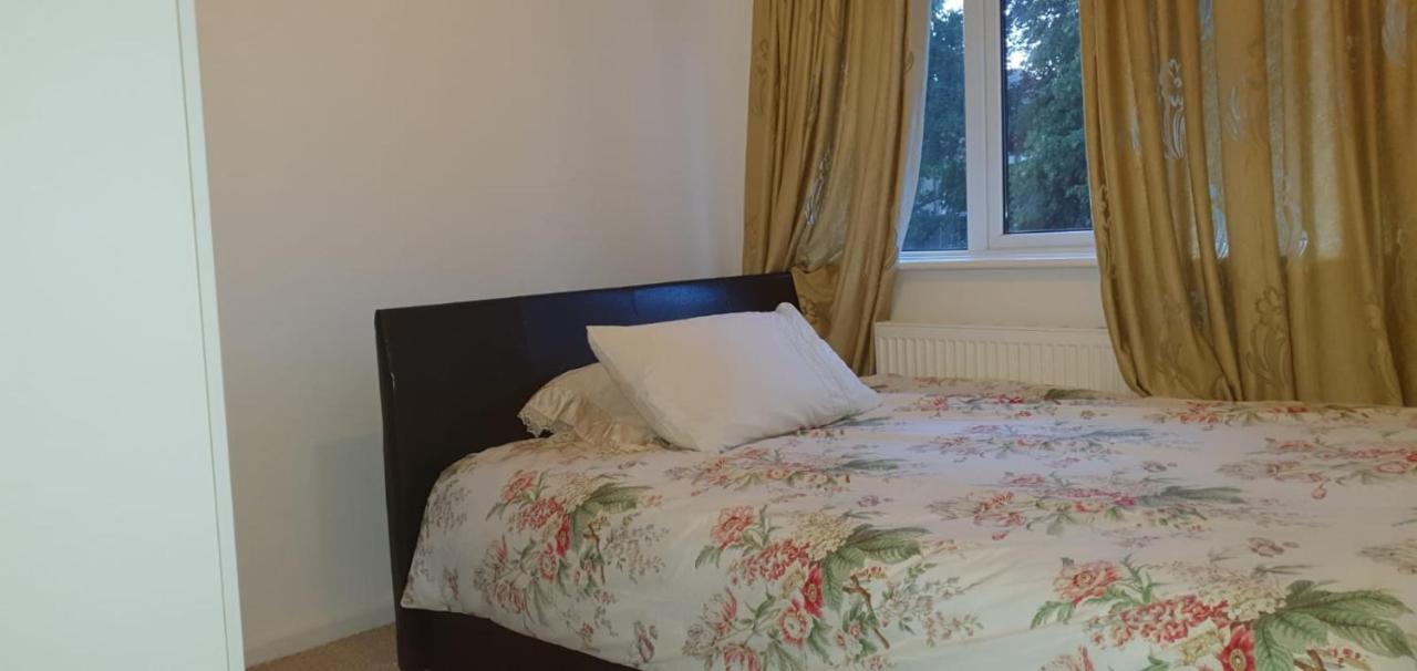 2 Bed Semi-Detached House Villa Пул Екстериор снимка